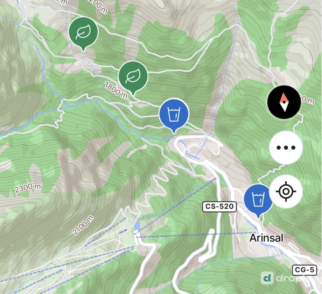 droply map above Arinsal showing natural spring markers on the high pasture trail and water tap markers down near the village