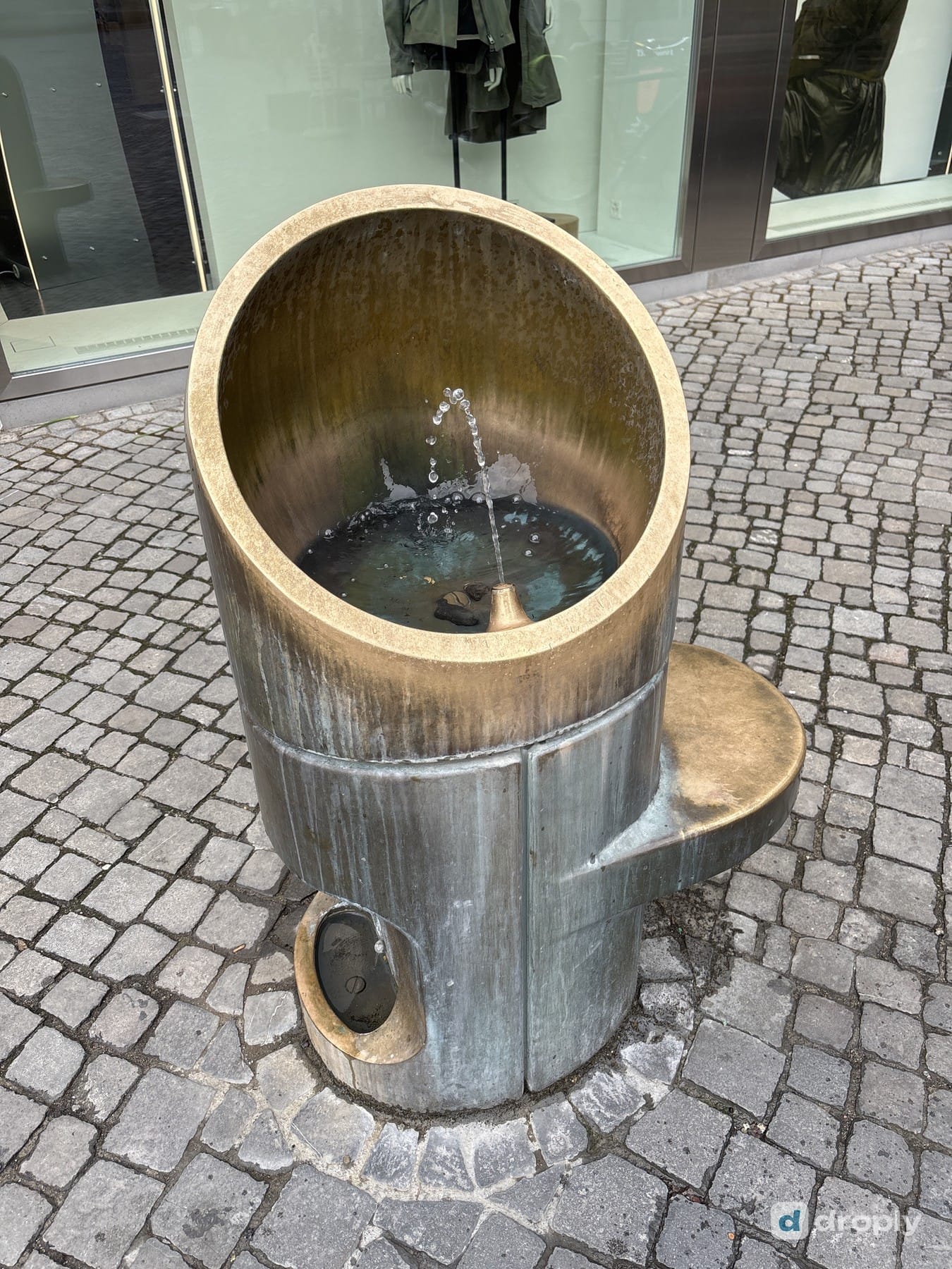 Spring Water Running Drinking Water in Zurich: Fountains, Spring Water and Emergency Water ...