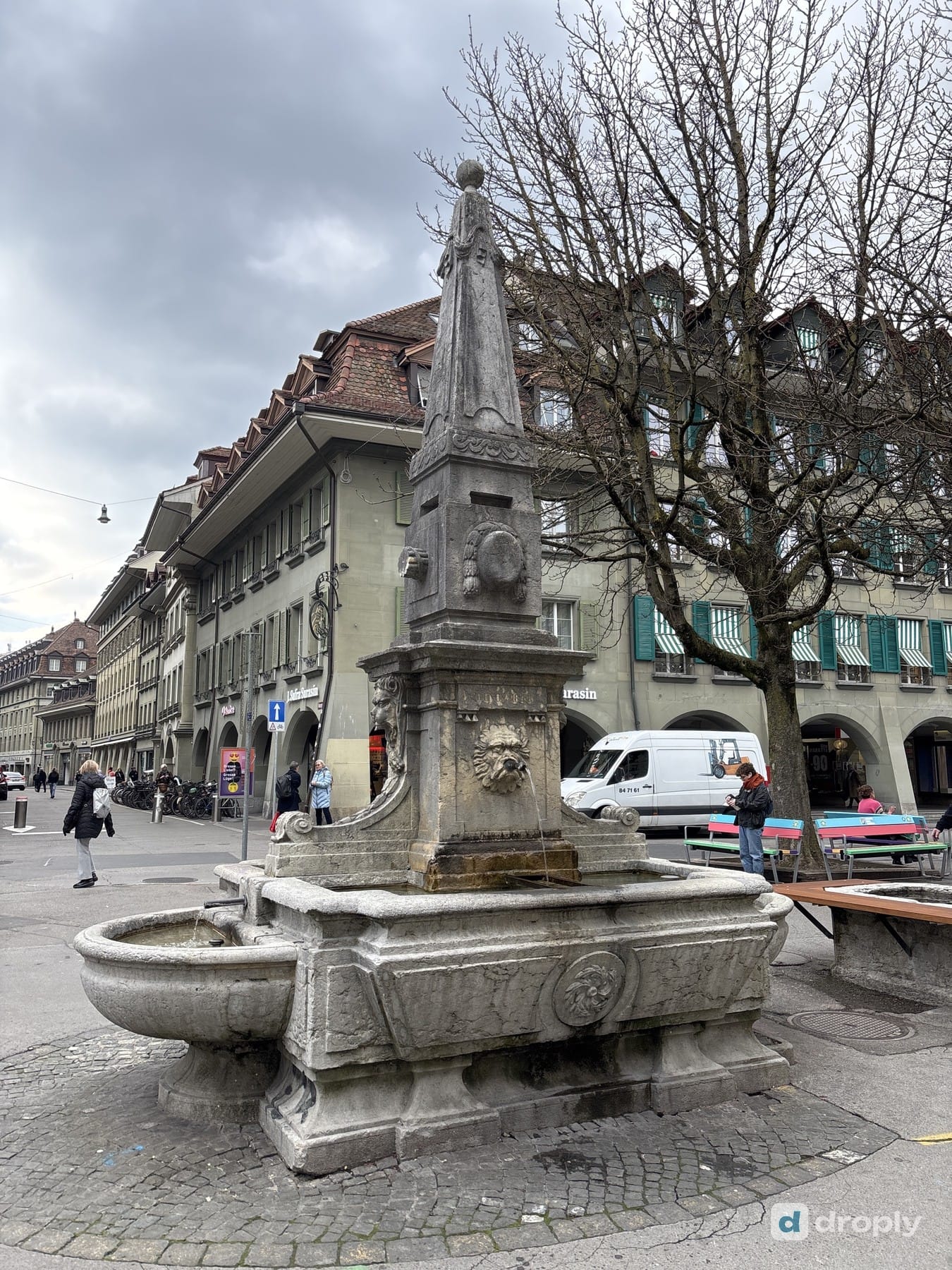 The Waisenhausplatzbrunnen in Bern, an obelisk fountain with lion heads